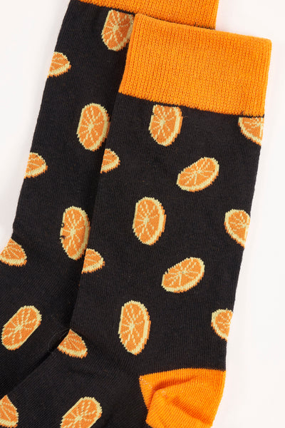 Chaussettes noires à motif oranges, par ACCESSORIES BY JACK & JONES, avec des bords supérieurs et inférieurs orange uni.