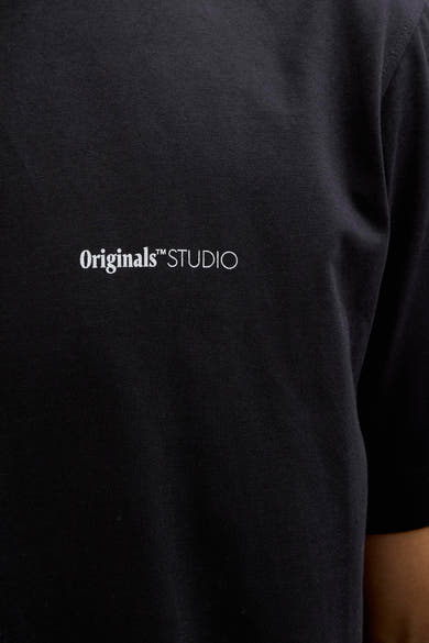 Zwart T-shirt met korte mouwen van ORIGINALS BY JACK & JONES met witte "Originals Studio" print