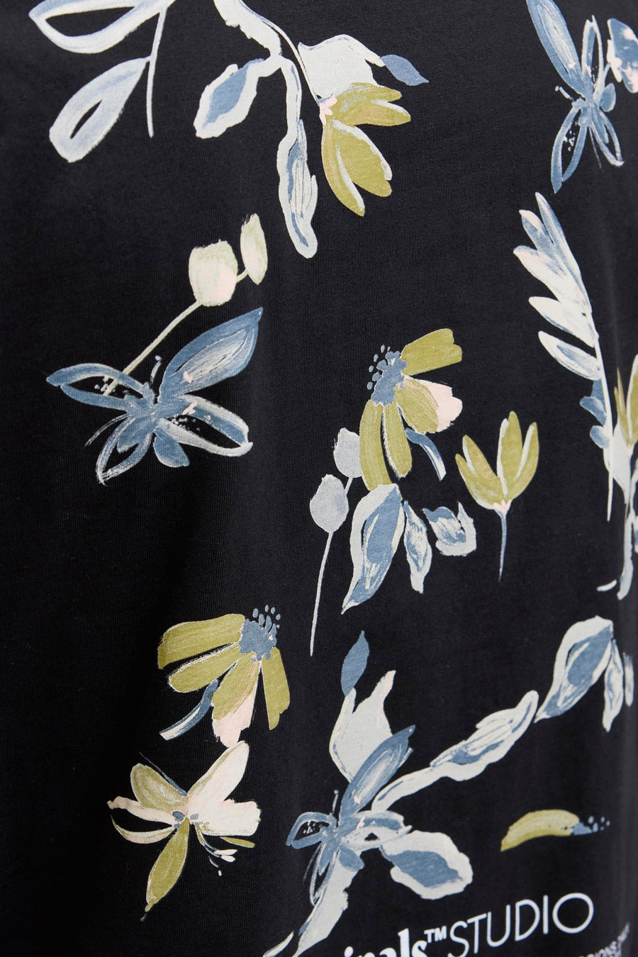 Zwart T-shirt met korte mouwen van Originals by Jack & Jones met bloemenprint.