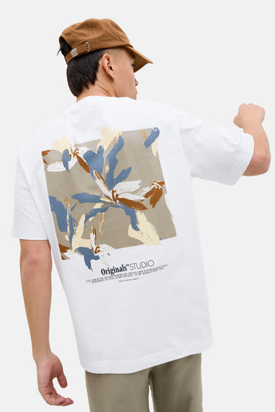 T-shirt blanc à manches courtes par ORIGINALS BY JACK & JONES, avec motif fleuri au dos.