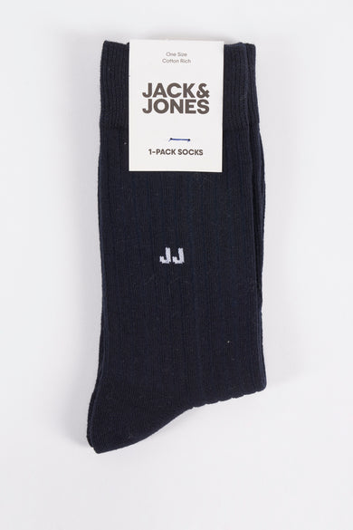 Blauwe sokken van ACCESSORIES BY JACK & JONES, met geborduurd "JJ"-logo aan de voorkant, zichtbare kartonnen verpakking.