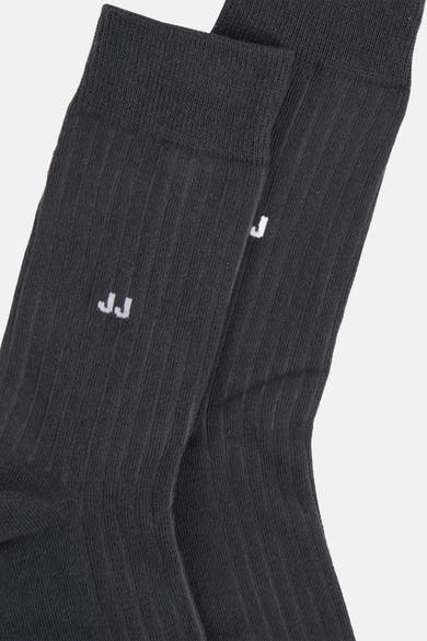 Grijze sokken van ACCESSORIES BY JACK & JONES, met geribd patroon en wit 'JJ'-logo.
