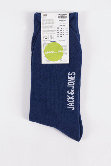Blauwe sok van JACK & JONES, met het merklogo in het wit gedrukt.