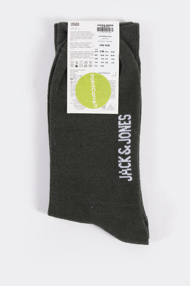 Groene sokken van JACK & JONES, met verticaal logo en aangehecht informatiekaartje.
