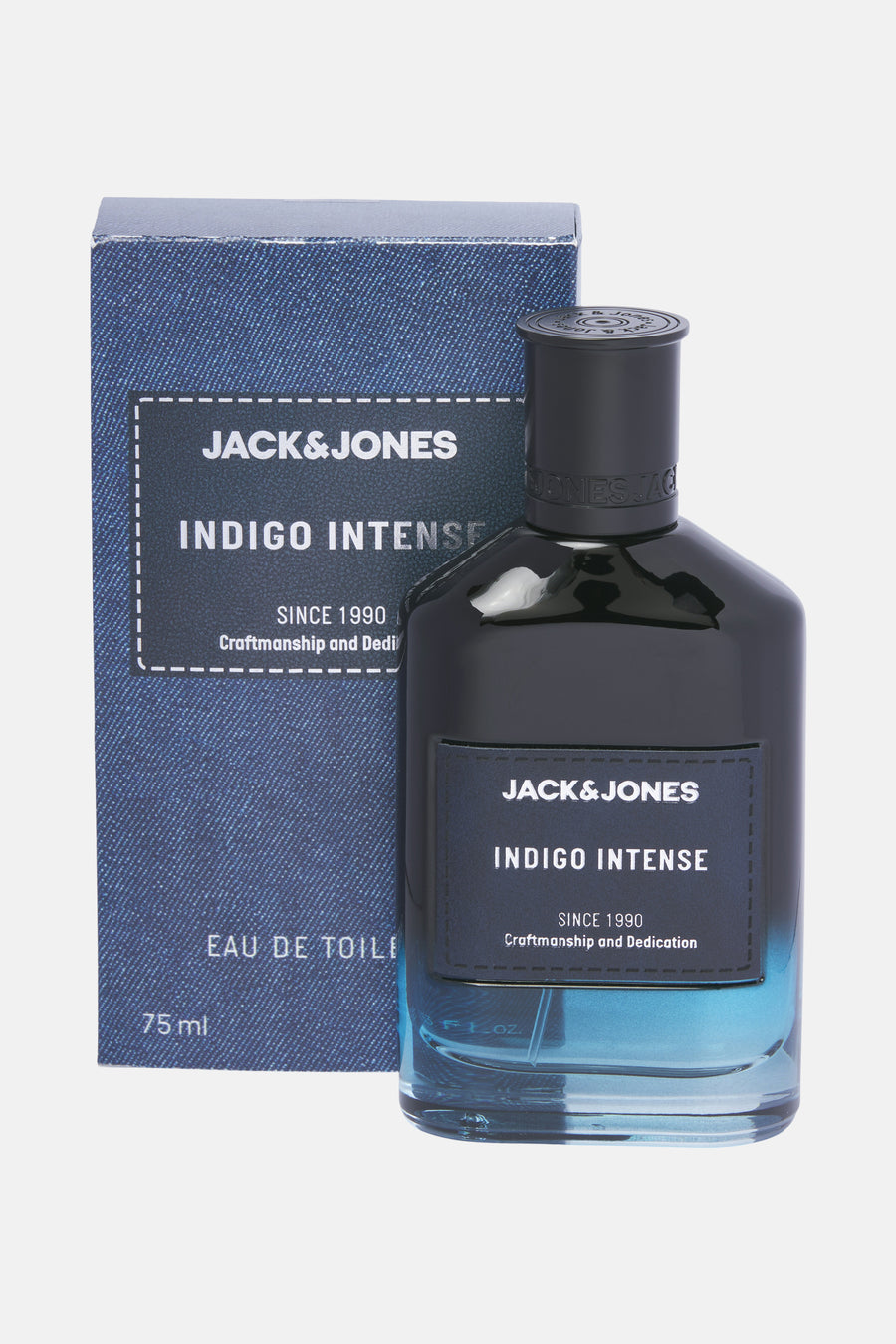 Blauwe parfum van ACCESSORIES BY JACK & JONES, met een denim-look verpakking en een genaaid label.