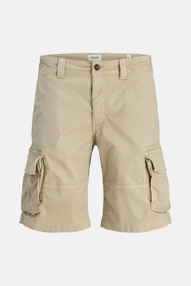 Korte beige short van ORIGINALS BY JACK & JONES, achterkant, met cargozakken en riemlussen.