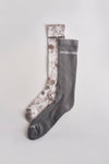 Paire de chaussettes grises par ACCESSORIES BY JACK & JONES, avec motif marbré sur l'une et texture côtelée sur l'autre.