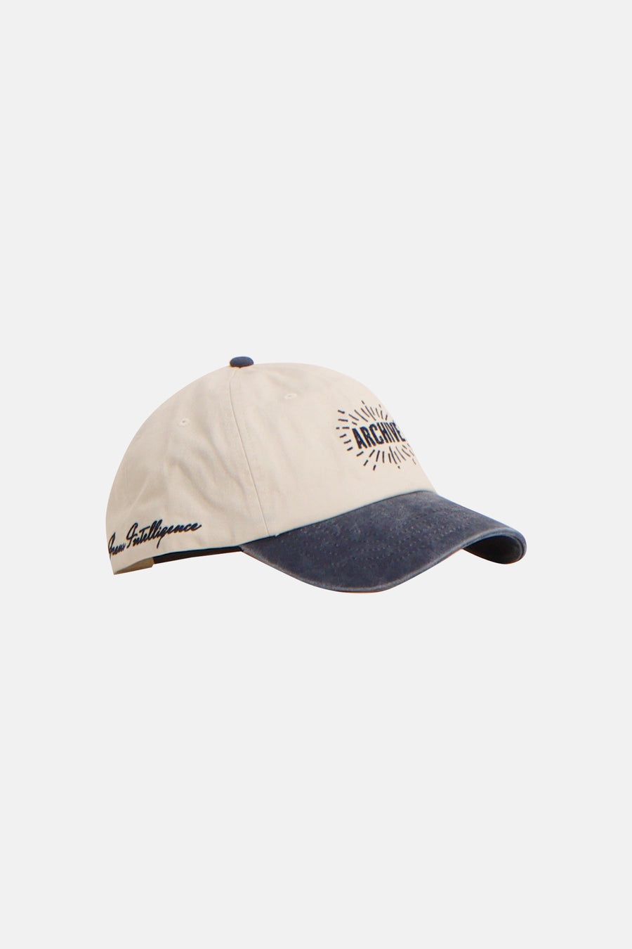 Casquette beige de ACCESSORIES BY JACK & JONES avec visière bleue délavée et détails brodés.