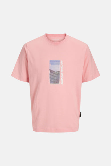 T-shirt rose à manches courtes de JACK & JONES avec un imprimé graphique vertical sur le devant.
