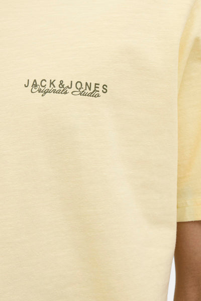 Gele T-shirt met korte mouwen van JACK & JONES, met een discreet opdruklogo.
