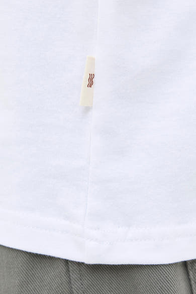 T-shirt à manches courtes blanc de Originals by Jack & Jones, avec une étiquette beige.