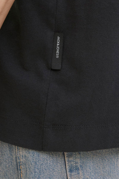Zwart T-shirt met korte mouwen van JACK & JONES, met een discreet merklabel.