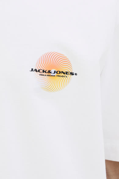 T-shirt blanc à manches courtes de Jack & Jones, orné d'un motif circulaire stylisé en dégradé de couleurs.