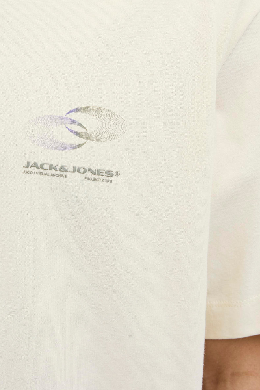 Beige T-shirt met korte mouwen van JACK & JONES, versierd met een abstract grafisch patroon.