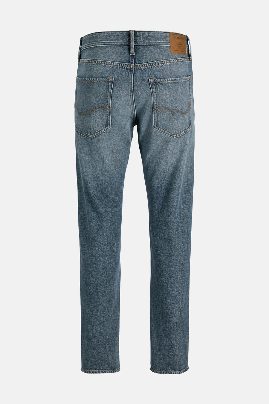 Jean tapered en denim bleu moyen par JACK & JONES JEANS INTELLIGENCE, avec poches arrière et patch en cuir.
