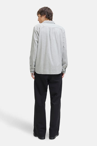 Grijze blouse met lange mouwen van ORIGINALS BY JACK & JONES, van achteren gezien, gedragen met een zwarte broek.