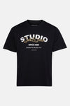 Zwart T-shirt met korte mouwen van ORIGINALS BY JACK & JONES, met witte en gouden decoratieve letters.