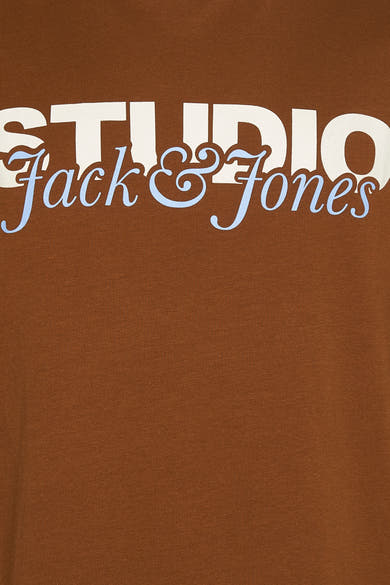 T-shirt marron à manches courtes de ORIGINALS BY JACK & JONES, avec un grand lettrage décoratif.