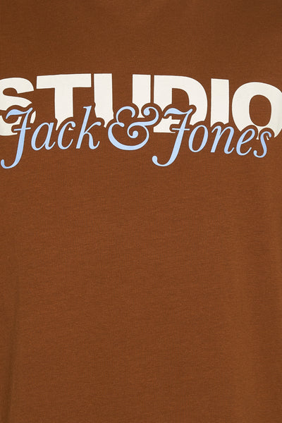T-shirt marron à manches courtes de ORIGINALS BY JACK & JONES, avec un grand lettrage décoratif.