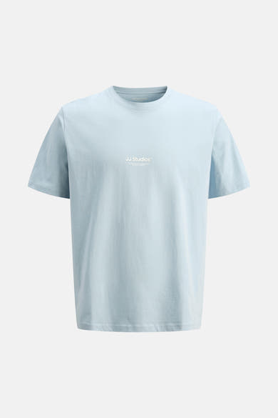 T-shirt bleu à manches courtes de JACK & JONES, avec un petit logo imprimé sur le devant.