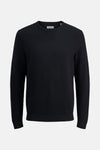 Pull noir à col rond de JACK & JONES, avec une texture côtelée horizontale.