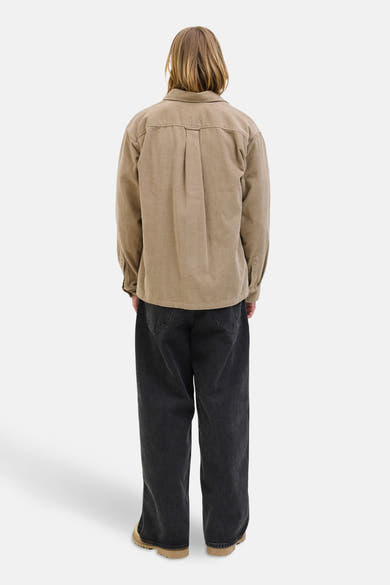 Bruine geribde blouse met lange mouwen van PREMIUM BLUE by JACK & JONES, van achteren gezien, gedragen met een zwarte broek.