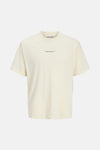 T-shirt à manches courtes écru de JACK & JONES avec un petit imprimé centré sur la poitrine.