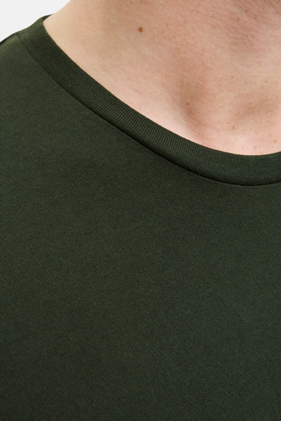T-shirt à manches courtes vert de ORIGINALS BY JACK & JONES, avec un col rond.