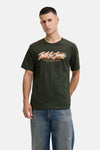 Groen T-shirt met korte mouwen van ORIGINALS BY JACK & JONES, met decoratieve print en gedragen met een blauwe jeans.