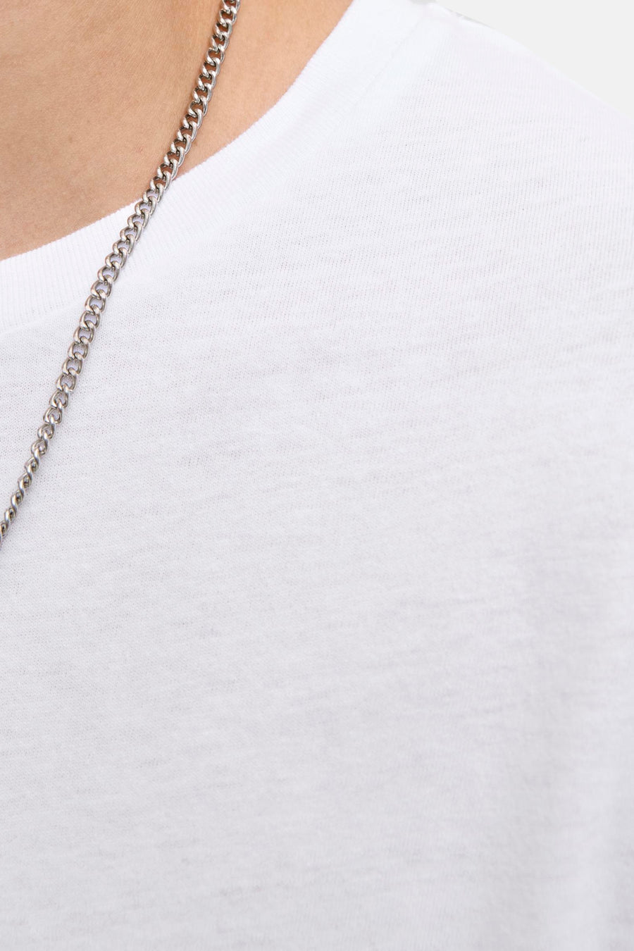 Wit T-shirt met korte mouwen van ORIGINALS BY JACK & JONES, met zichtbare zilveren kettingkraag.