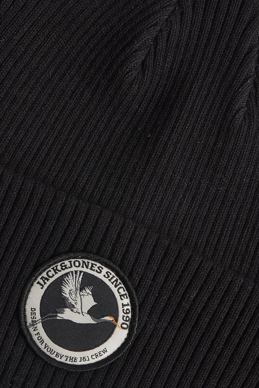 Bonnet noir en maille côtelée de ACCESSORIES BY JACK & JONES, avec écusson brodé rond avec logo et motif d'oiseau.