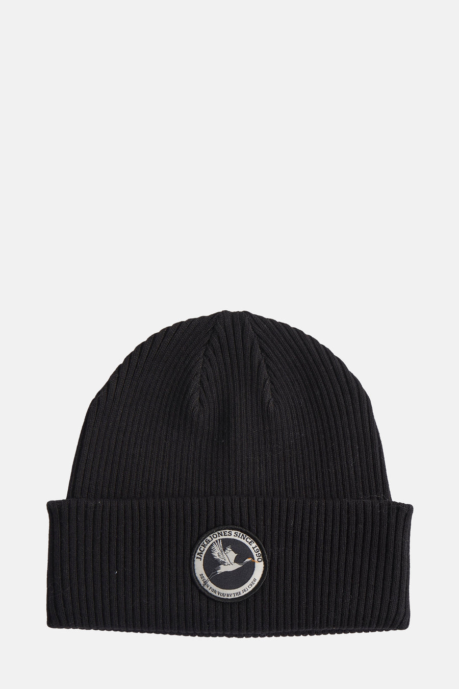 Bonnet noir en tricot par Accessories by Jack & Jones, avec écusson circulaire sur le devant.