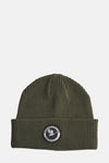 Bonnet vert ACCESSORIES BY JACK & JONES en maille côtelée avec logo rond appliqué.