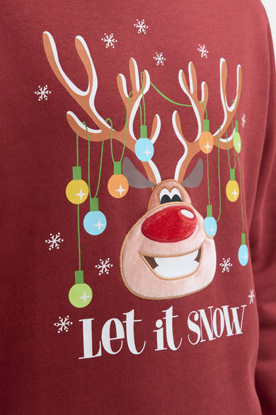 Sweat-shirt rouge à col rond de ORIGINALS BY JACK & JONES, motif renne de Noël et inscription « Let it snow ».