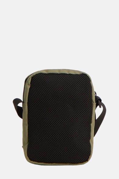 Sac à bandoulière kaki de ACCESSORIES BY JACK & JONES avec un dos en maille noire et une bandoulière noire.