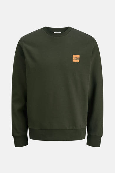 Sweat vert à col rond de ORIGINALS BY JACK & JONES, avec un logo carré orange sur la poitrine.