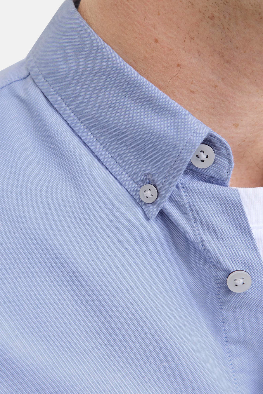 Chemise à manches longues bleue de PREMIUM by JACK & JONES, avec patte de boutonnage et col boutonné.
