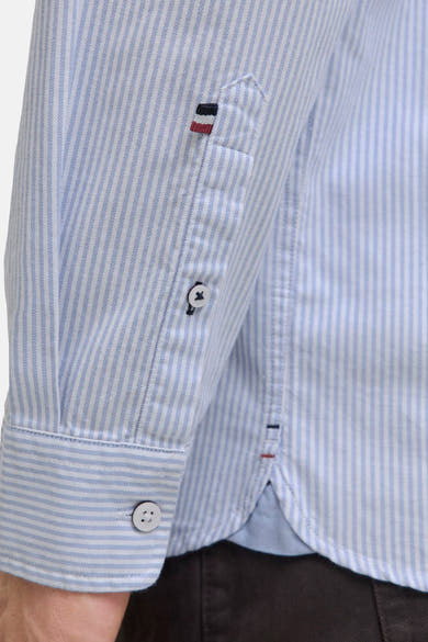 Chemise à manches longues bleue à rayures by PREMIUM by JACK & JONES, avec des détails tricolores décoratifs.
