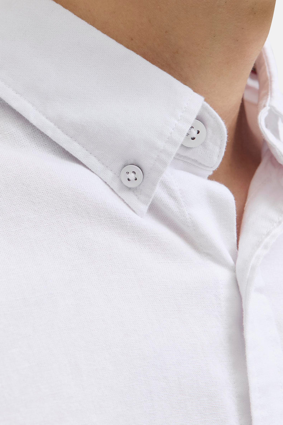 Wit overhemd met lange mouwen van PREMIUM by JACK & JONES, met decoratieve knopen en een button-down kraag.