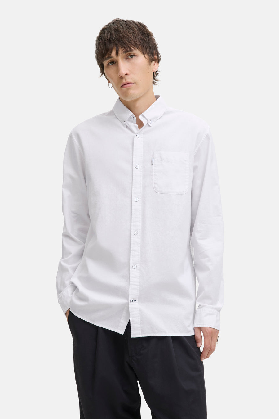 Wit overhemd met lange mouwen van PREMIUM by JACK & JONES, met borstzak en een relaxte pasvorm.