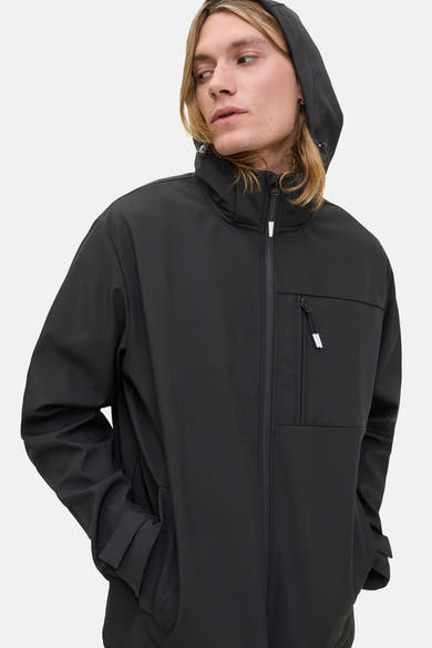 Veste courte noire de JACK & JONES avec capuche et fermeture éclair intégrale.
