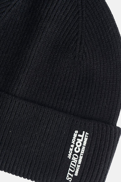 Bonnet noir en maille d'ACCESSORIES BY JACK & JONES, avec logo imprimé sur le bord.