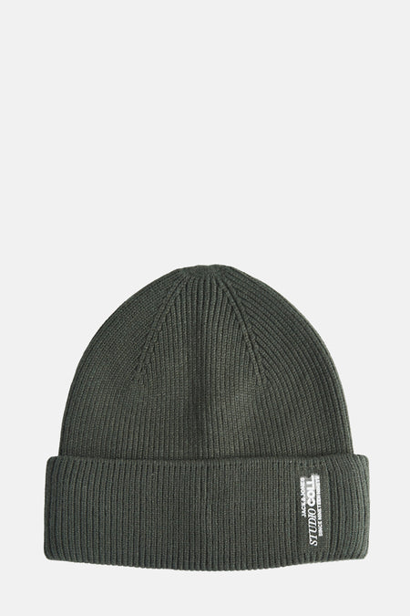 Groene muts van ACCESSORIES BY JACK & JONES, in ribgebreide stof met een logolabel aan de rand.