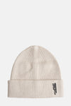 Bonnet beige en maille côtelée de ACCESSORIES BY JACK & JONES, avec ourlet plié et étiquette noire cousue.