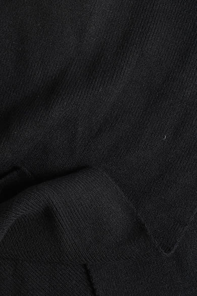 Écharpe noire par ACCESSORIES BY JACK & JONES en tricot côtelé avec une texture douce et froissée.