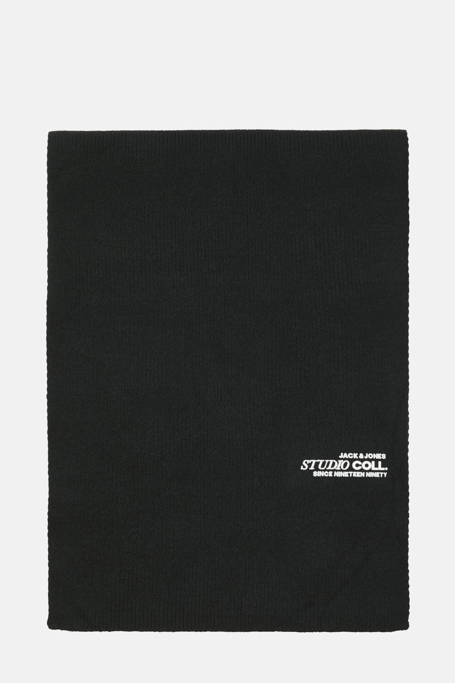 Écharpe noire en maille côtelée par ACCESSORIES BY JACK & JONES, avec un logo imprimé en bas.