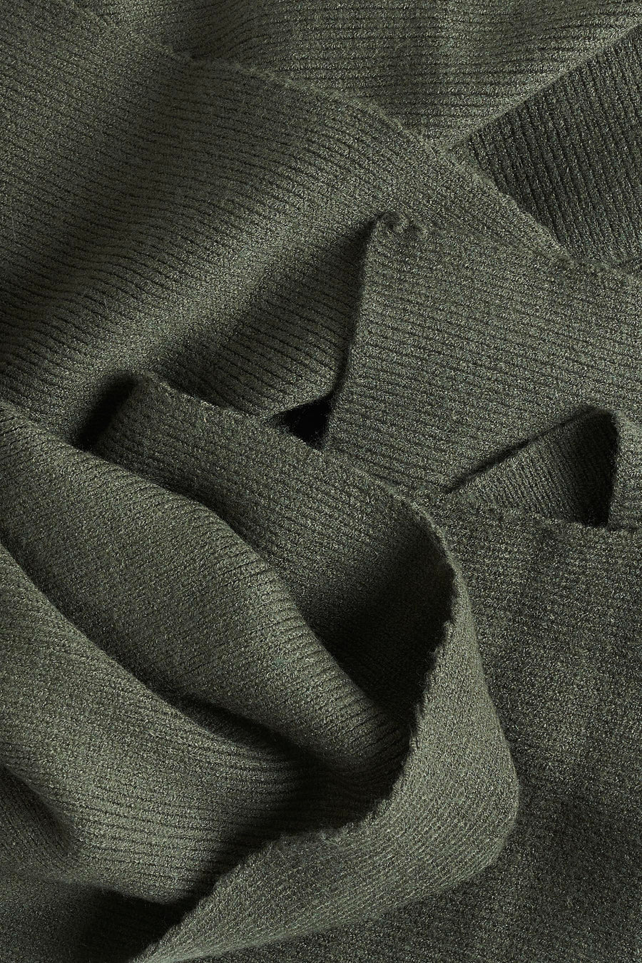 Écharpe verte en tricot d'ACCESSORIES BY JACK & JONES, texture côtelée avec des plis doux.