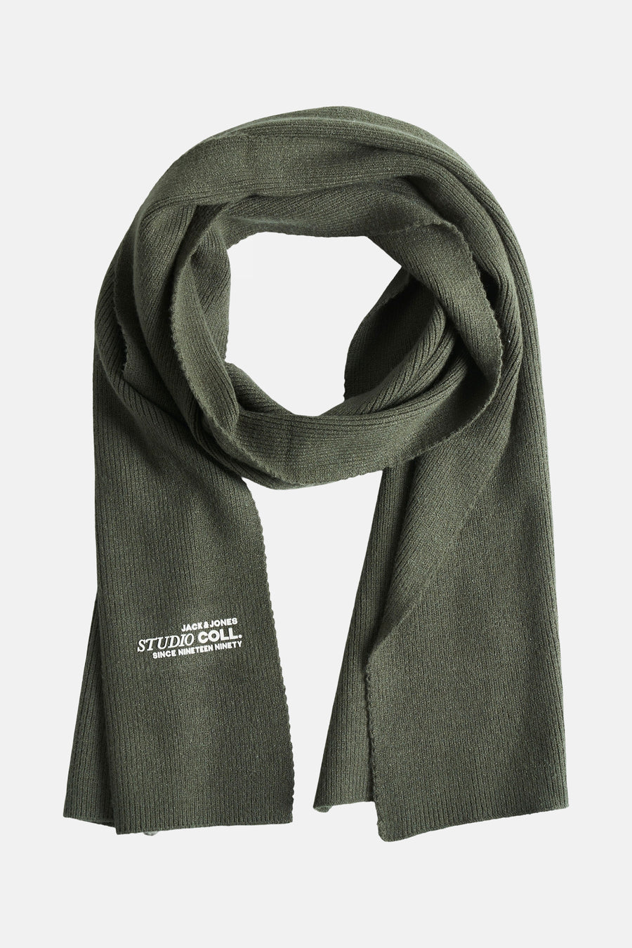 Écharpe vert foncé en maille côtelée par ACCESSORIES BY JACK & JONES, avec logo imprimé en bas.