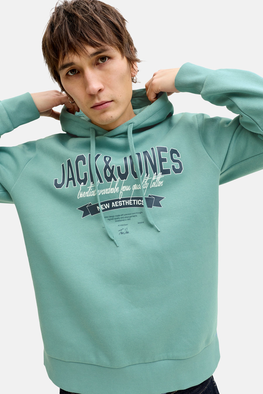 Blauwe hoodie van Originals by Jack & Jones, met trekkoord en decoratieve opdruk.