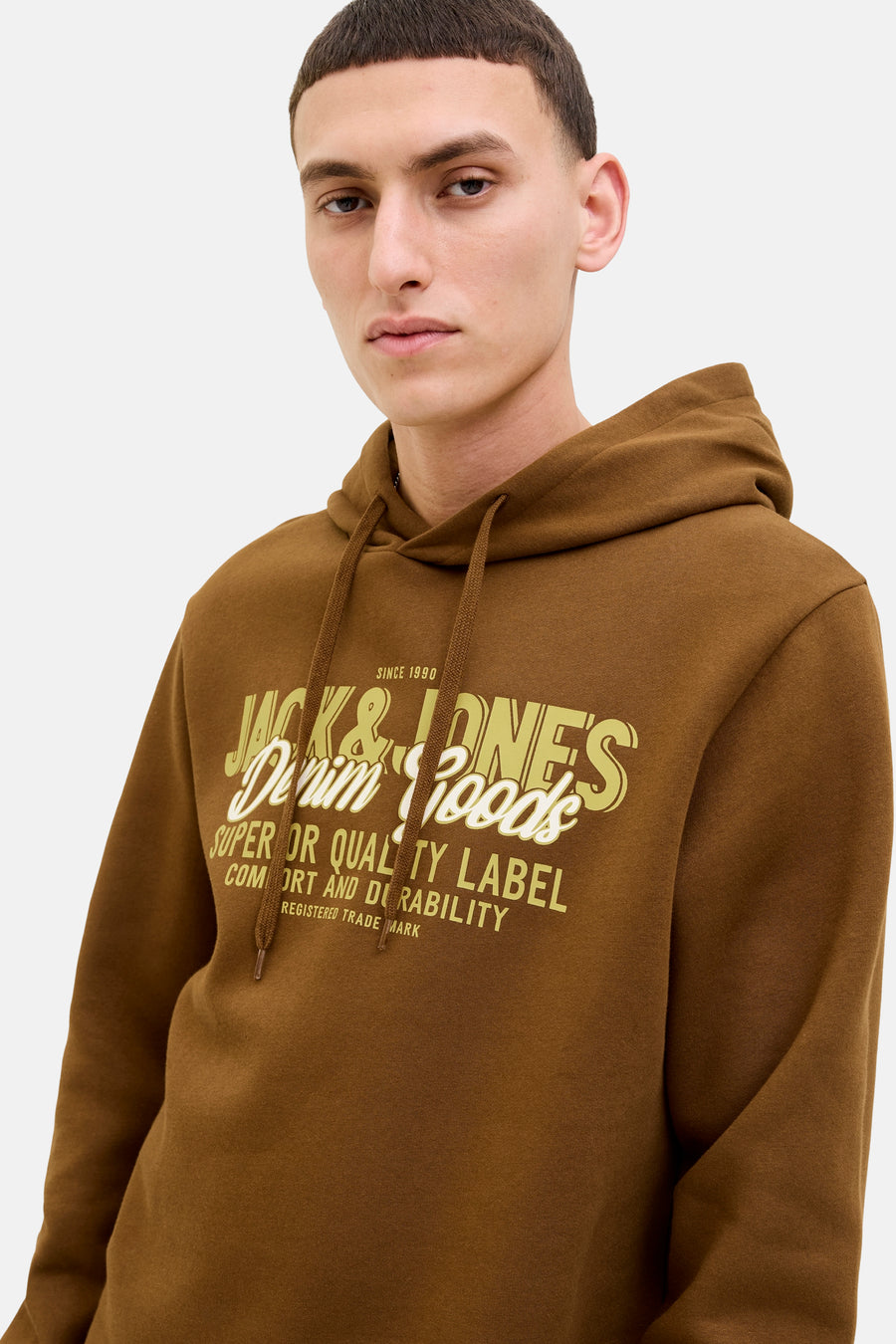 Sweat à capuche marron de Originals by Jack & Jones, avec cordon de serrage et imprimé décoratif.